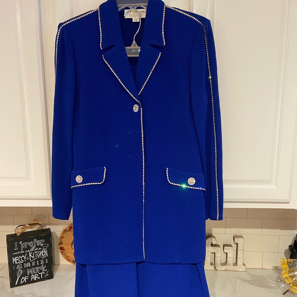 St. John’s woman’s suit